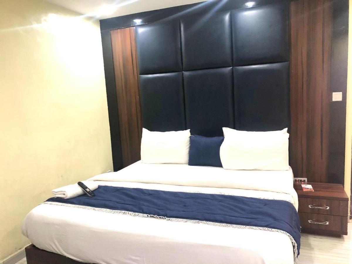 Six Diamond Hotel Ikeja Luaran gambar